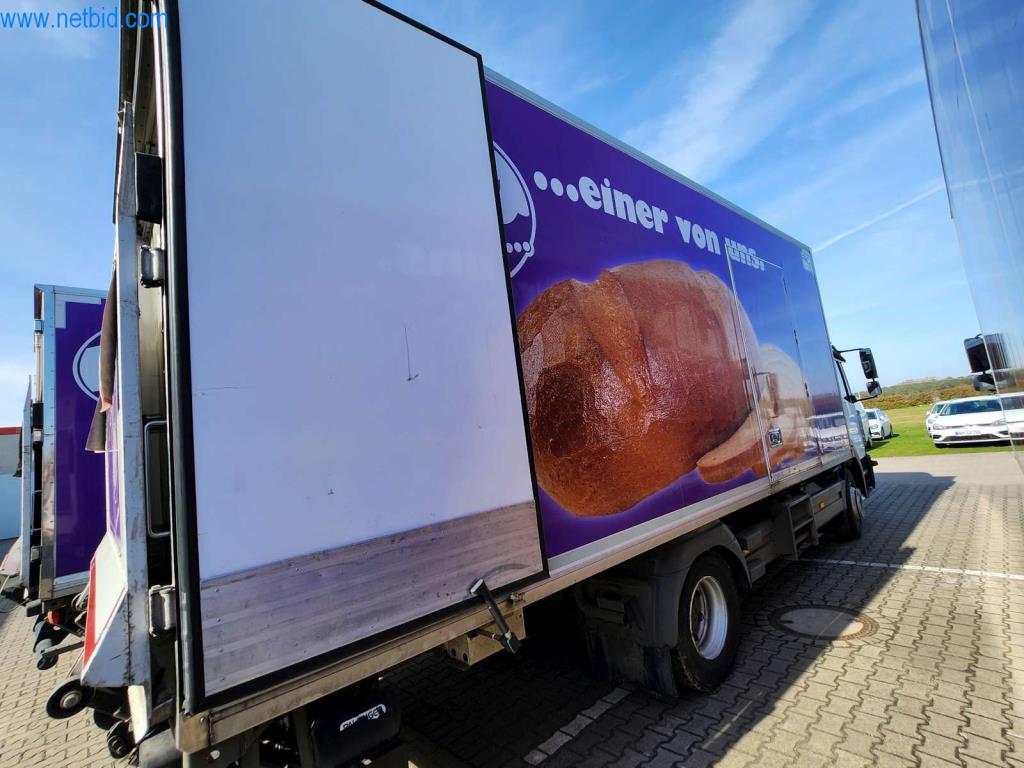 Máquinas bem conservadas de um fabricante de produtos de pastelaria-3