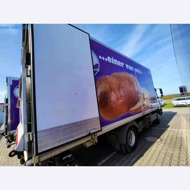 Máquinas bem conservadas de um fabricante de produtos de pastelaria-3