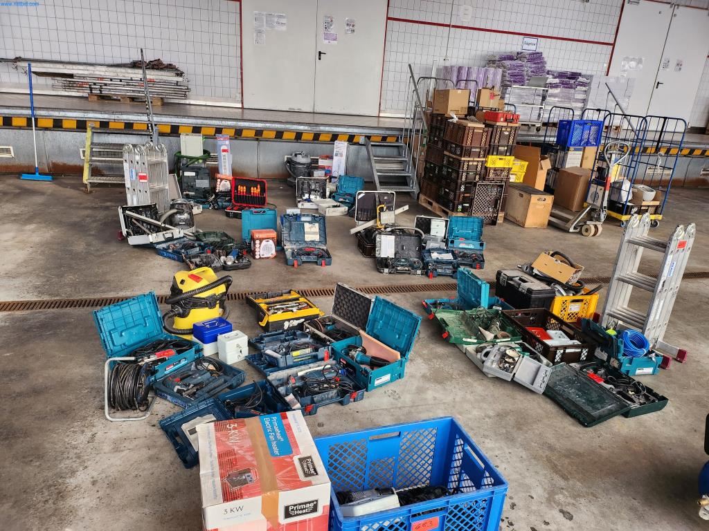 Well-maintained machines of a bakery manufacturer-1