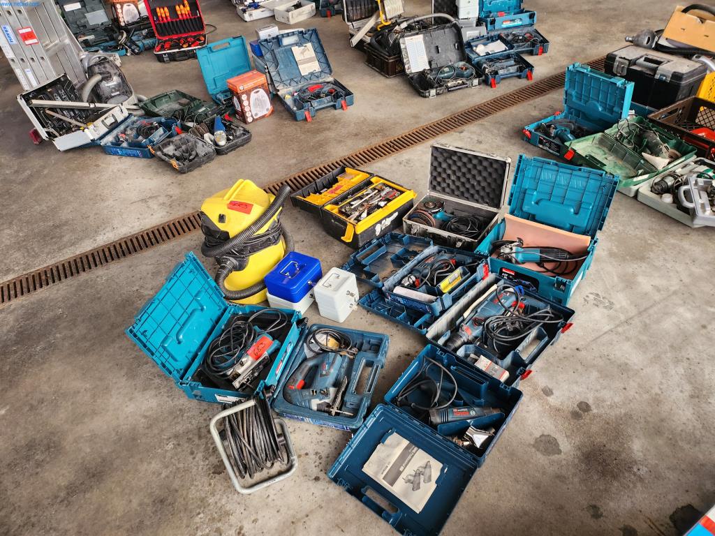 Well-maintained machines of a bakery manufacturer-2