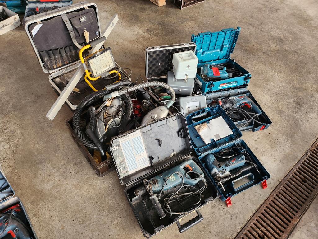 Well-maintained machines of a bakery manufacturer-6