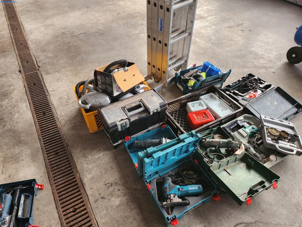 Well-maintained machines of a bakery manufacturer-7