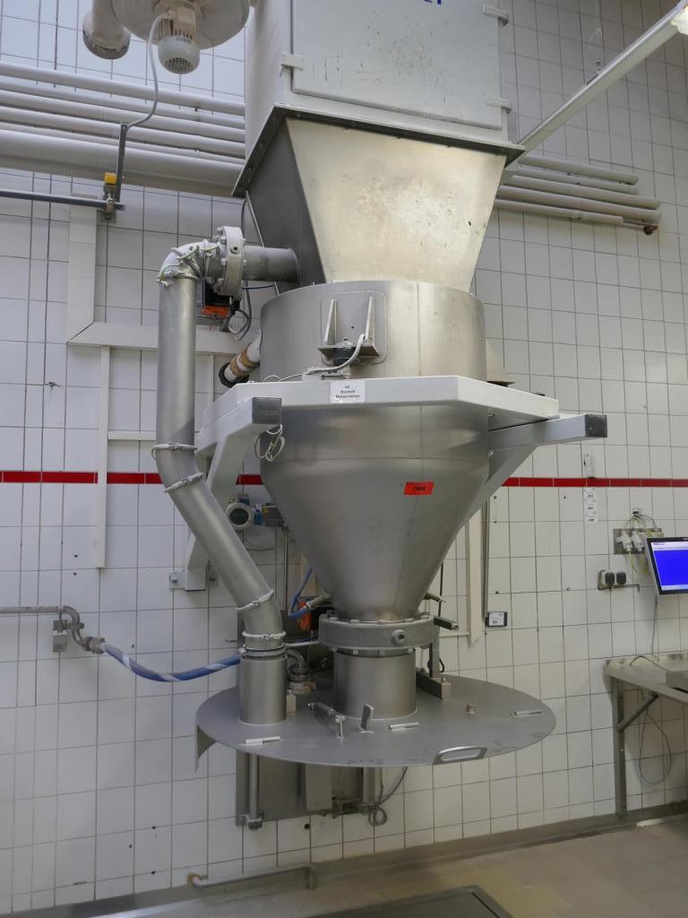 Well-maintained machines of a bakery manufacturer-1