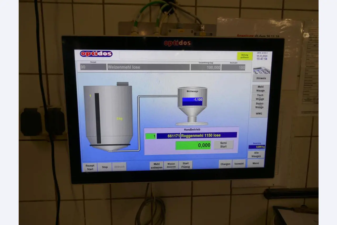 Well-maintained machines of a bakery manufacturer-7