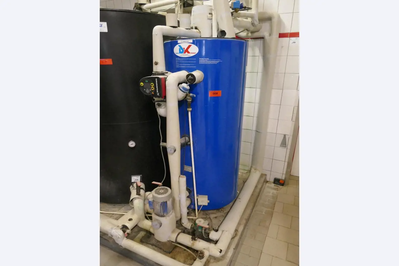 Well-maintained machines of a bakery manufacturer-2