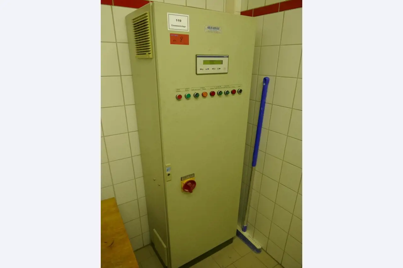 Well-maintained machines of a bakery manufacturer-7