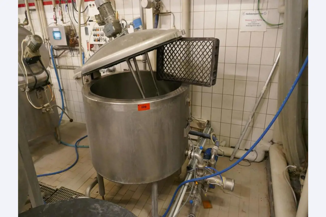 Well-maintained machines of a bakery manufacturer-1
