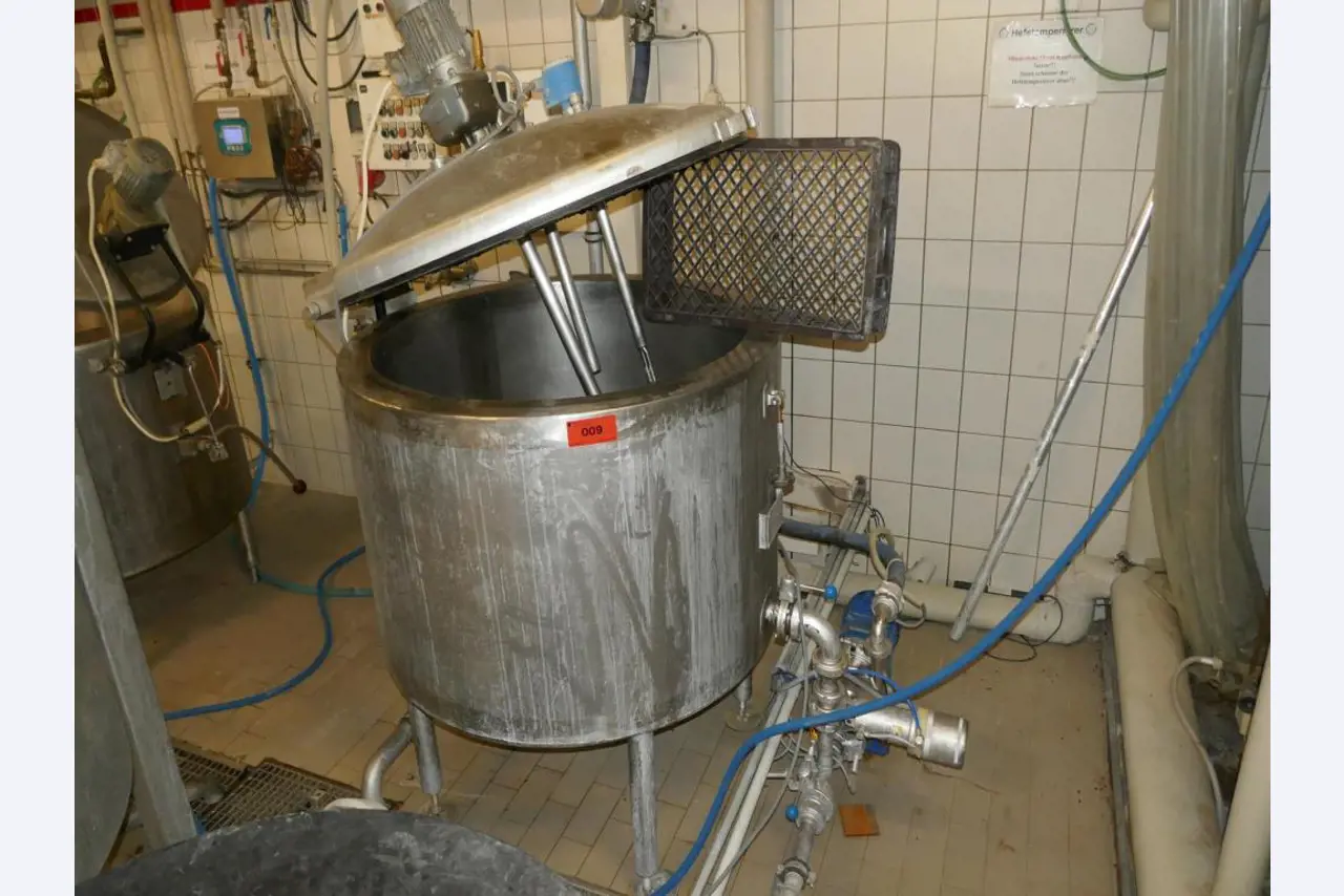 Well-maintained machines of a bakery manufacturer-2