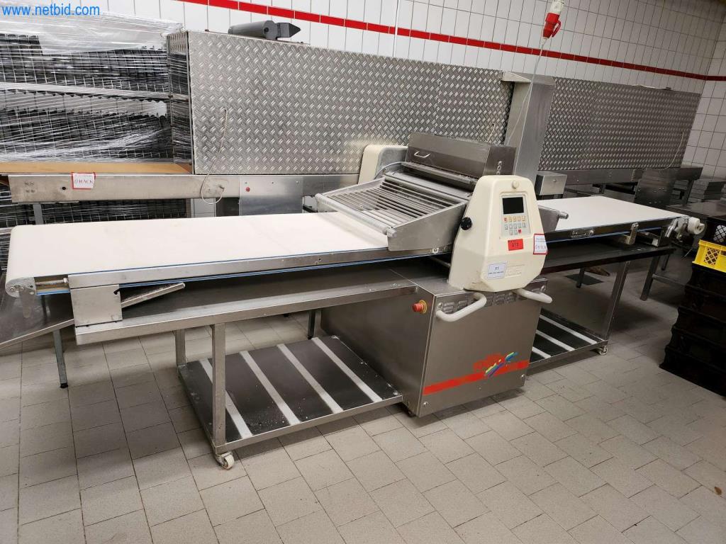 Máquinas bem conservadas de um fabricante de produtos de pastelaria-1