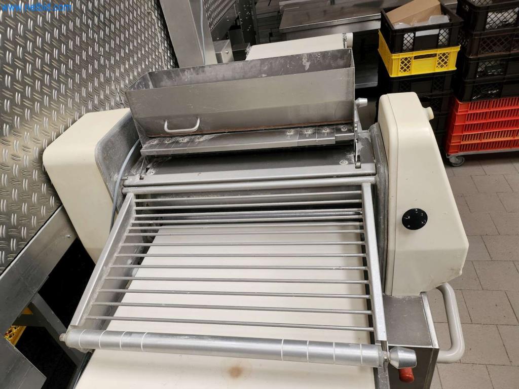 Máquinas bem conservadas de um fabricante de produtos de pastelaria-2