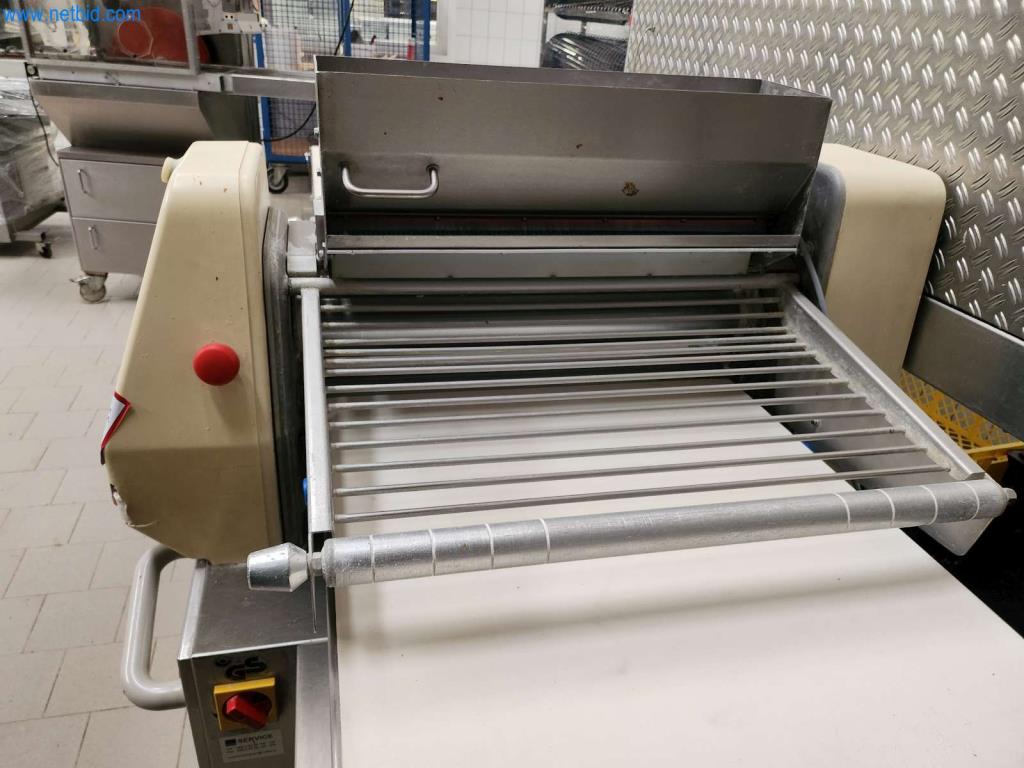 Máquinas bem conservadas de um fabricante de produtos de pastelaria-3