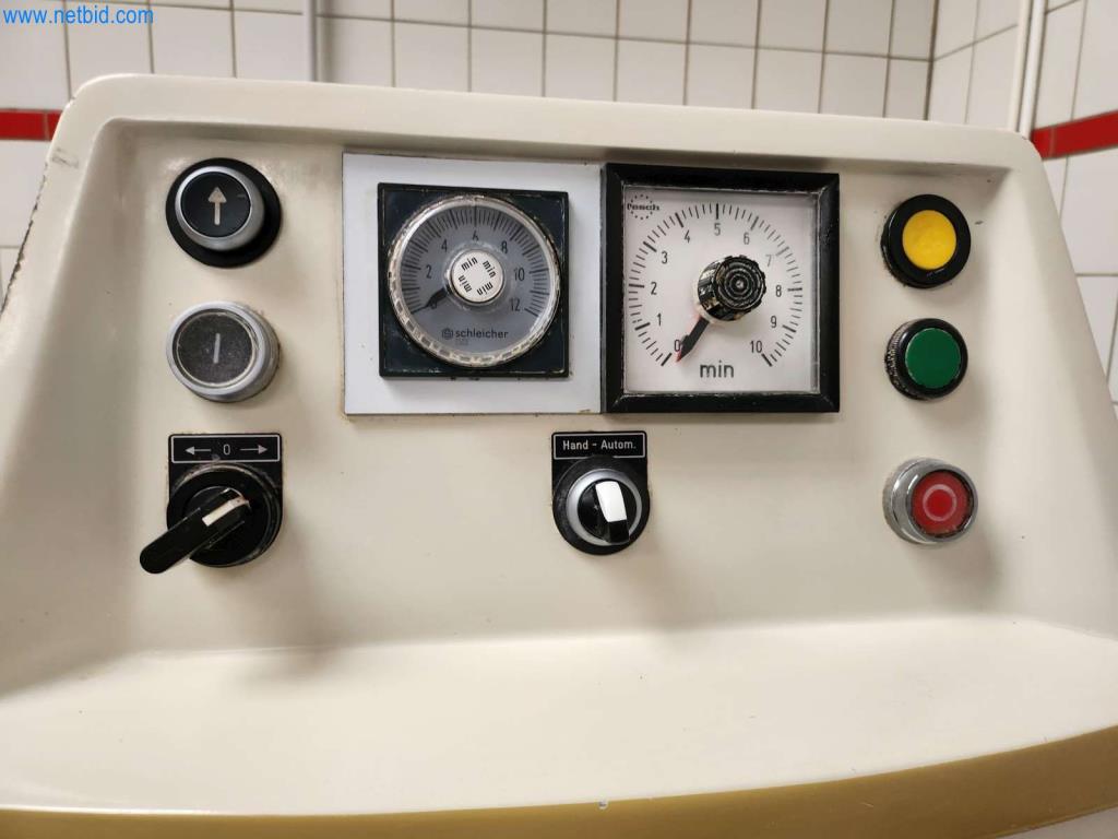 Máquinas bem conservadas de um fabricante de produtos de pastelaria-3