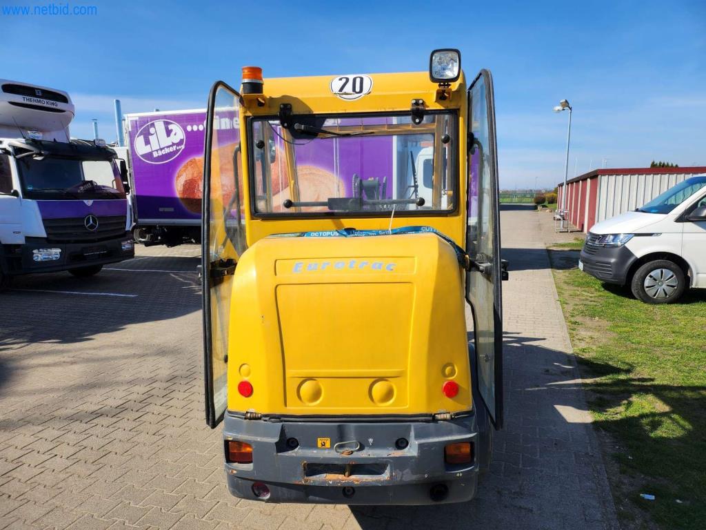 Máquinas bem conservadas de um fabricante de produtos de pastelaria-5