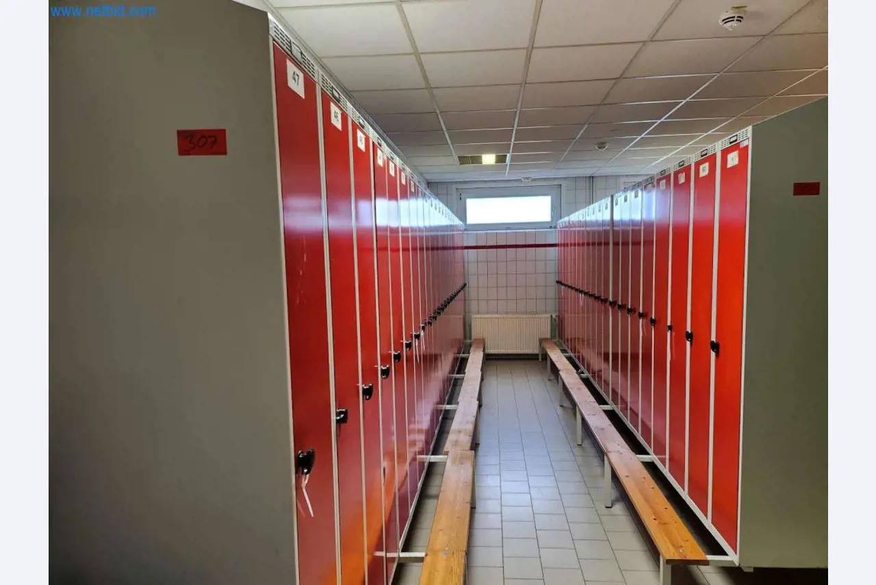 Gepflegte Maschinen eines Backwarenherstellers-1