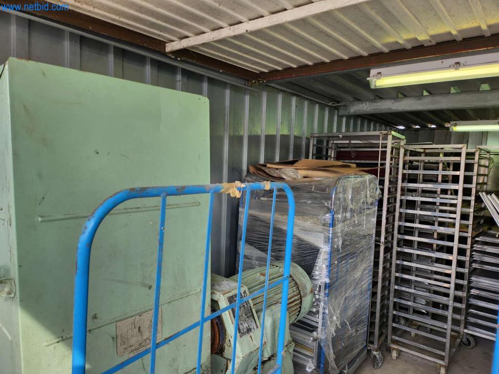 Máquinas bem conservadas de um fabricante de produtos de pastelaria-9