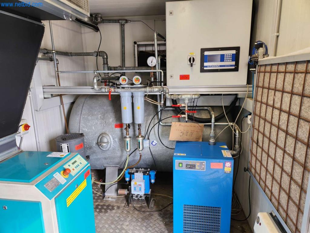 Máquinas bem conservadas de um fabricante de produtos de pastelaria-7