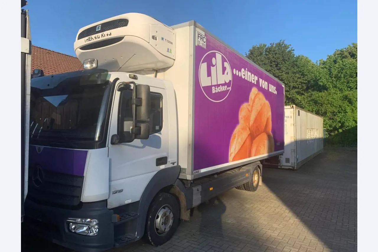 Máquinas bem conservadas de um fabricante de produtos de pastelaria-1