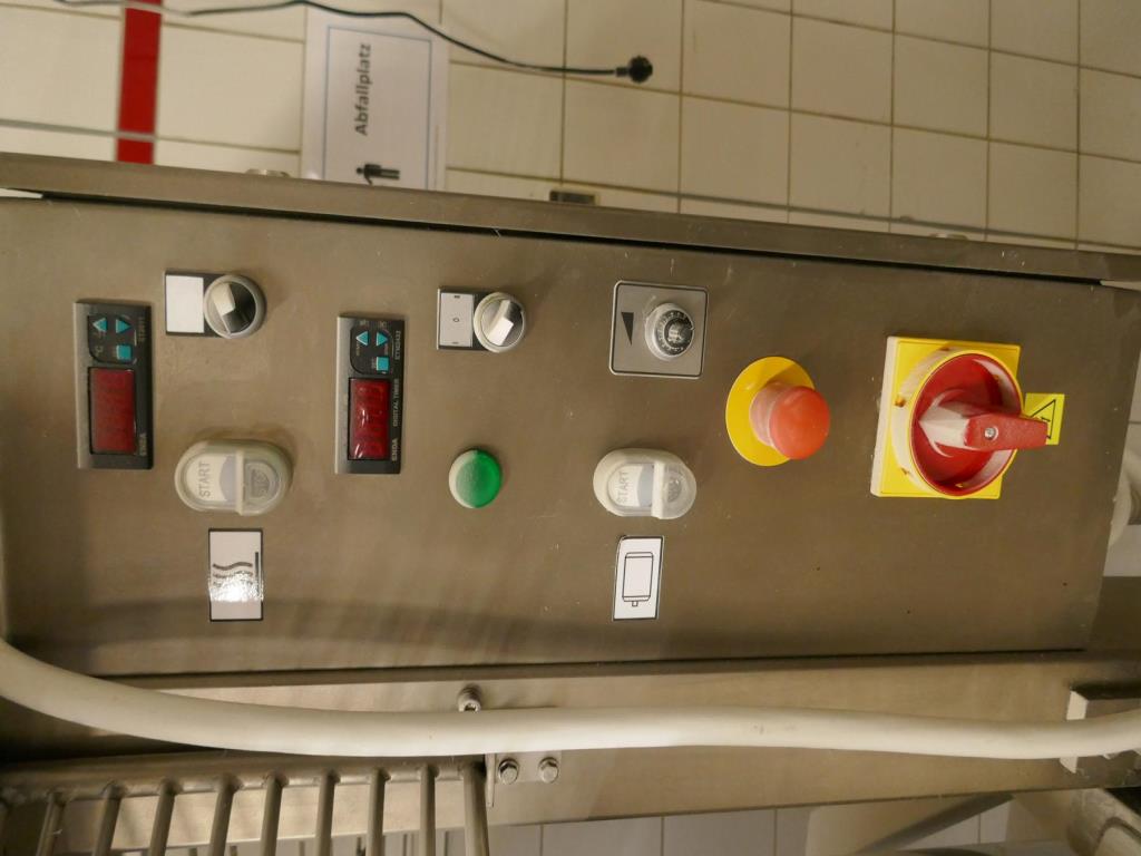 Máquinas bem conservadas de um fabricante de produtos de pastelaria-2