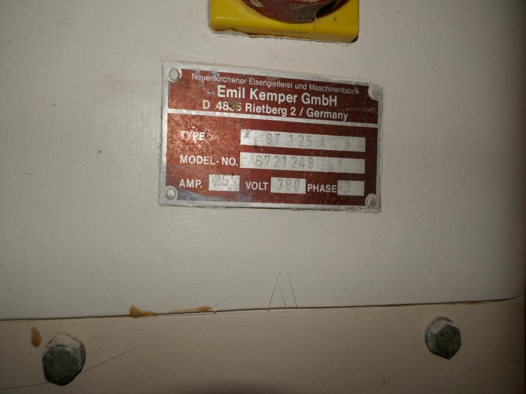 Máquinas bem conservadas de um fabricante de produtos de pastelaria-5