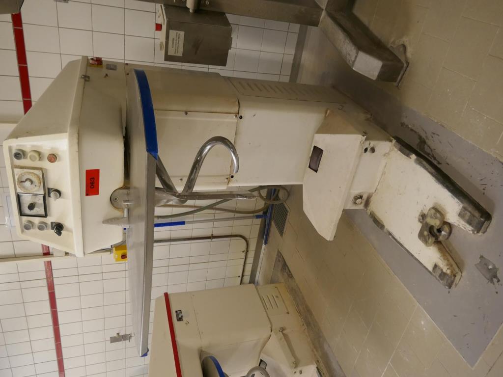 Máquinas bem conservadas de um fabricante de produtos de pastelaria-1