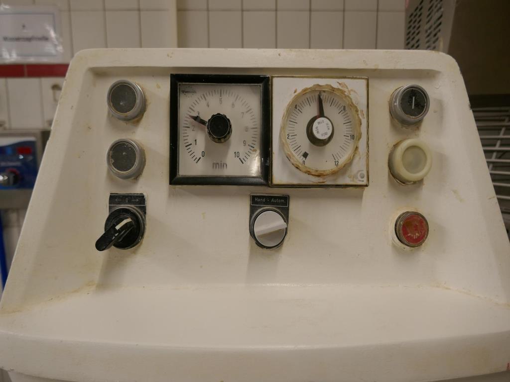 Máquinas bem conservadas de um fabricante de produtos de pastelaria-3