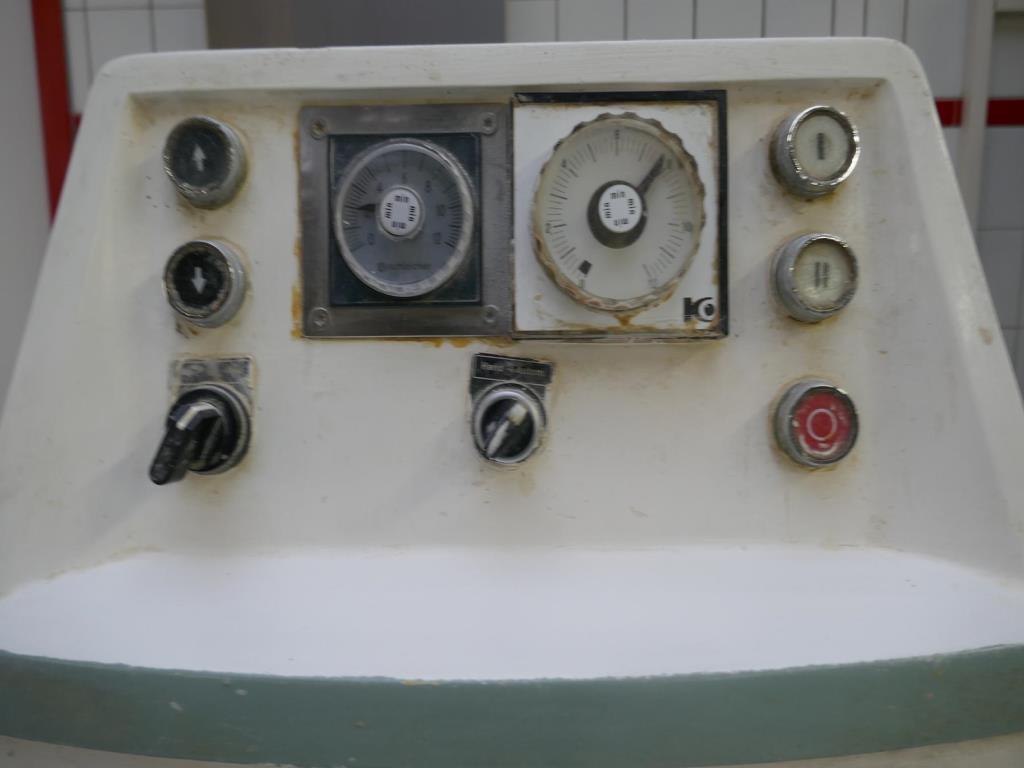 Máquinas bem conservadas de um fabricante de produtos de pastelaria-3