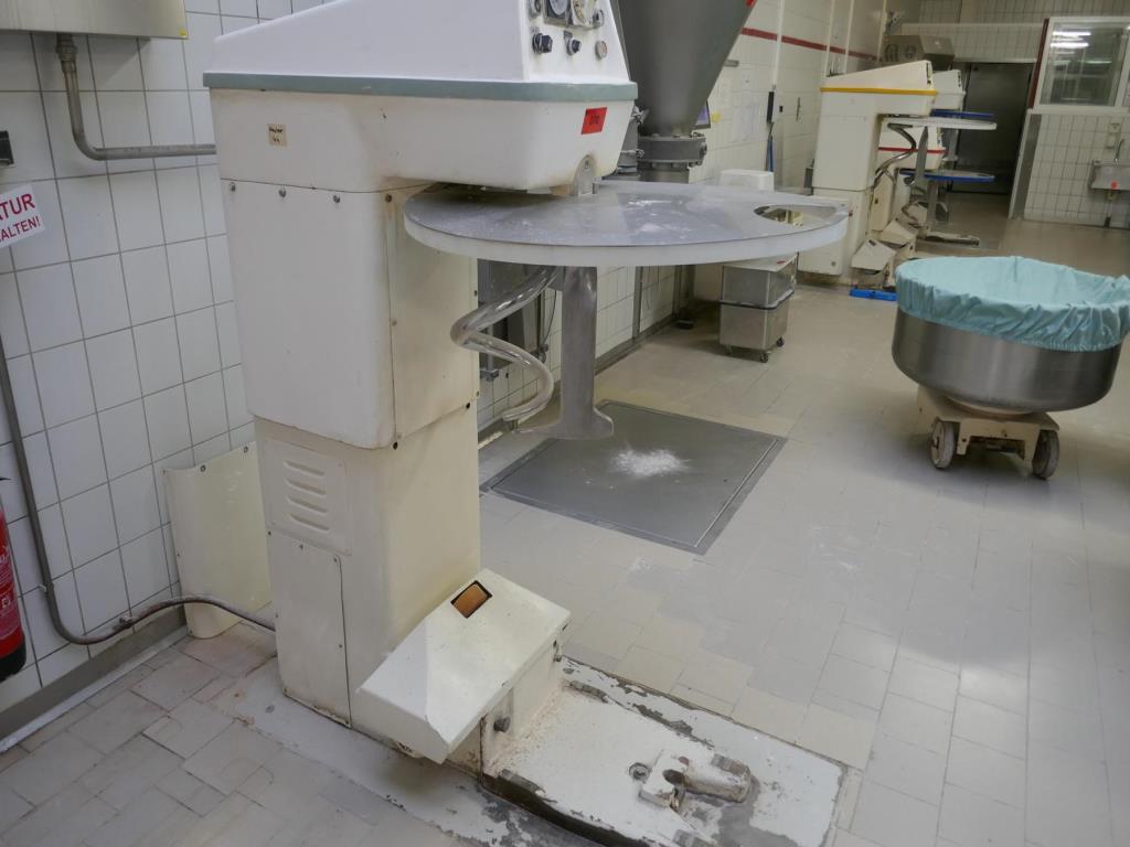 Máquinas bem conservadas de um fabricante de produtos de pastelaria-4