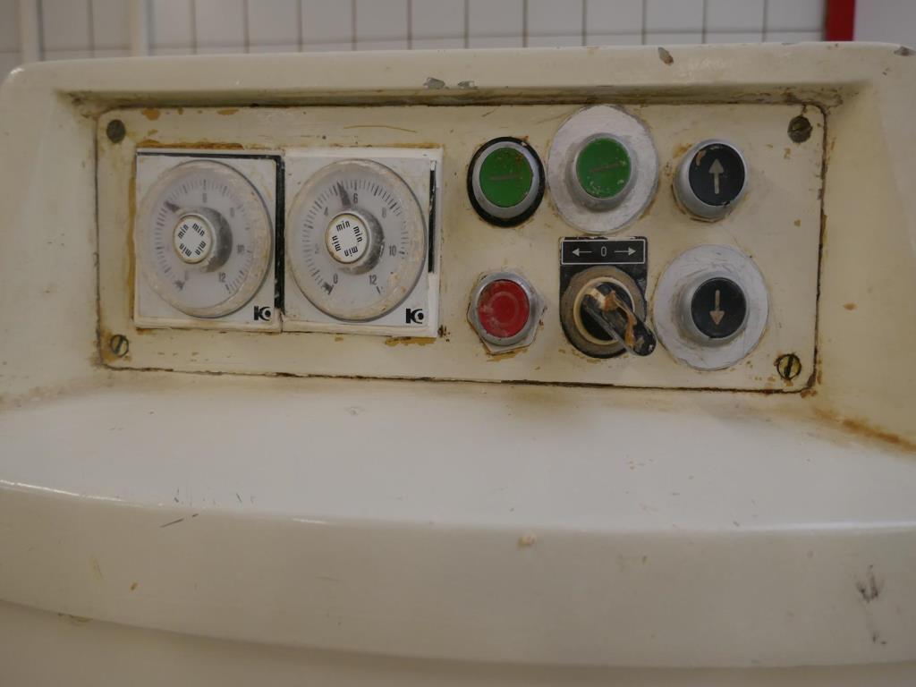 Máquinas bem conservadas de um fabricante de produtos de pastelaria-3