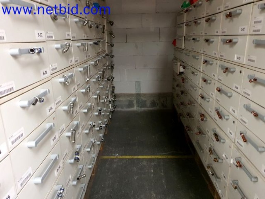 Skladovací, analytické laboratoře a zdravotnická technika z oblasti přestavby kontejnerů pro mobilní laboratoře a zdravotnickou techniku-13