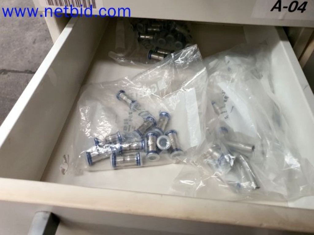 Skladovací, analytické laboratoře a zdravotnická technika z oblasti přestavby kontejnerů pro mobilní laboratoře a zdravotnickou techniku-8