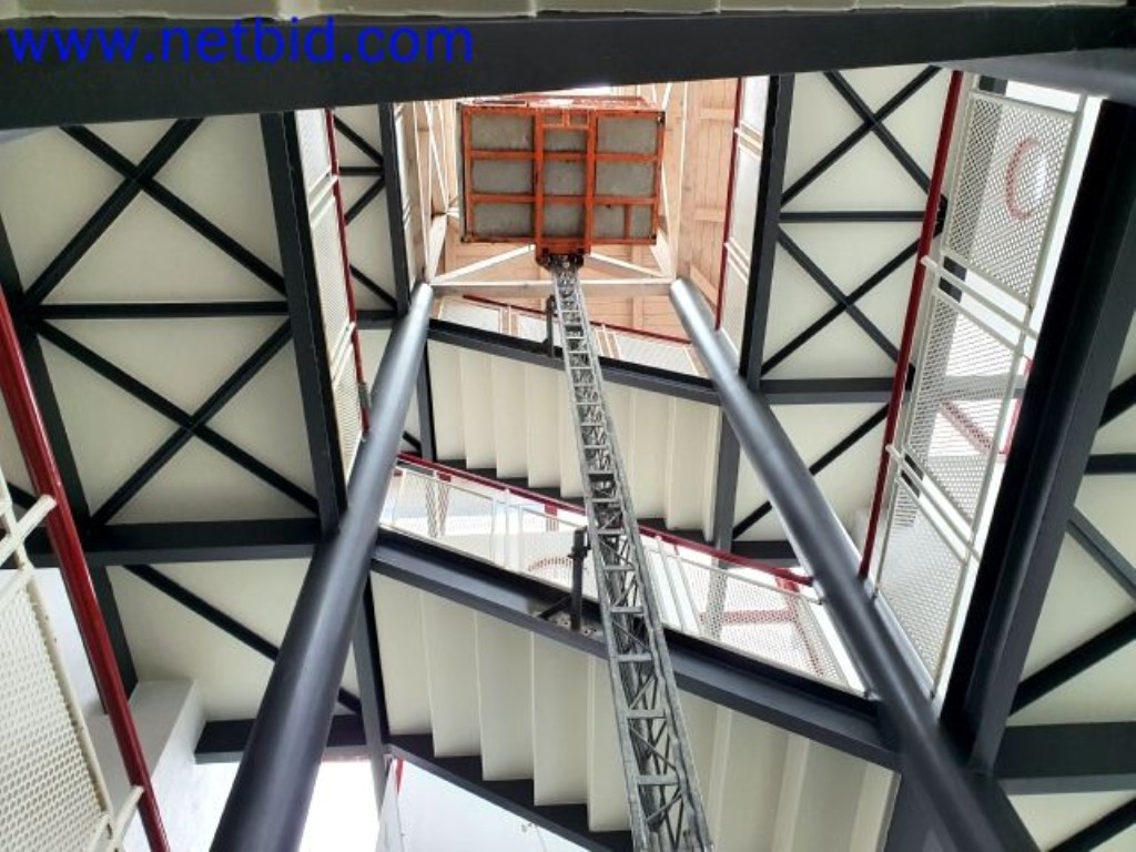 Skladiščenje, analizni laboratorij in medicinska tehnologija iz sektorja predelave zabojnikov za mobilne laboratorije in medicinsko tehnologijo-1