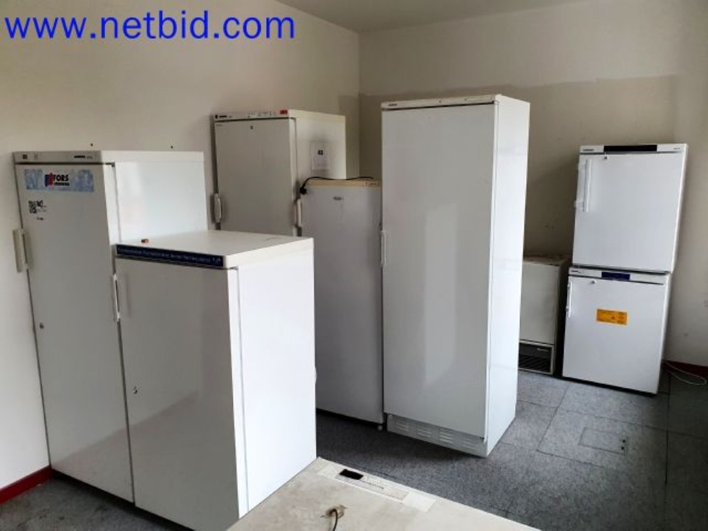 Lager, Analyse-Labor und Medizintechnik aus dem Bereich Containerumbau für mobile Labor und Medizin-Technik-3