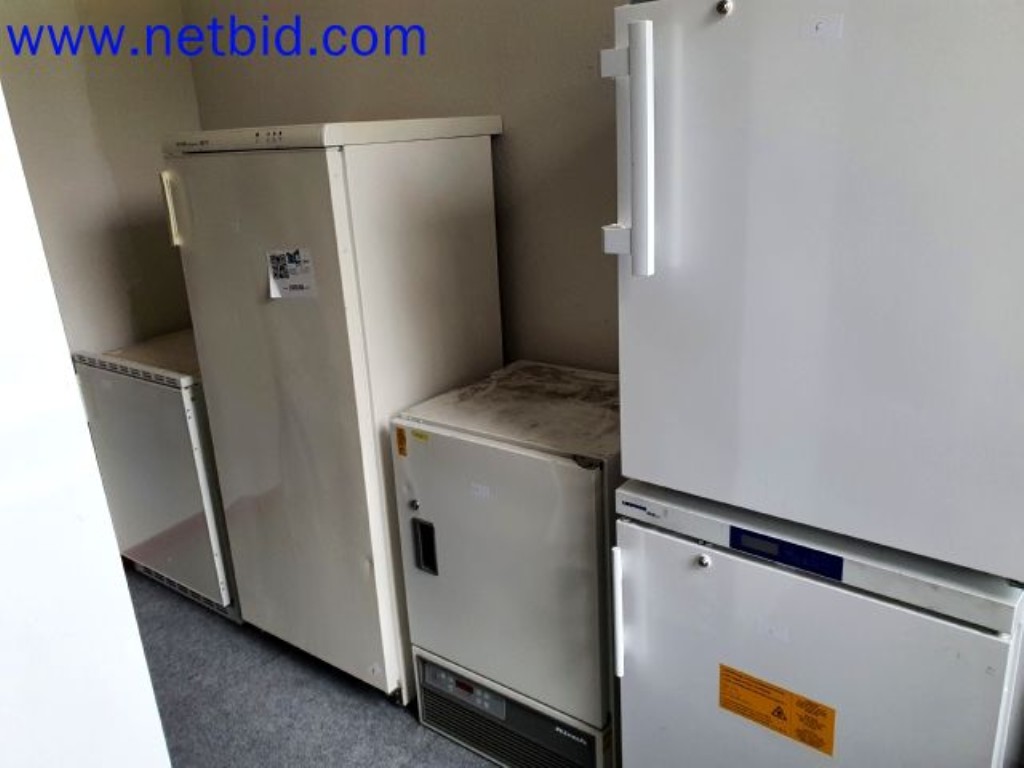 Lager, Analyse-Labor und Medizintechnik aus dem Bereich Containerumbau für mobile Labor und Medizin-Technik-4