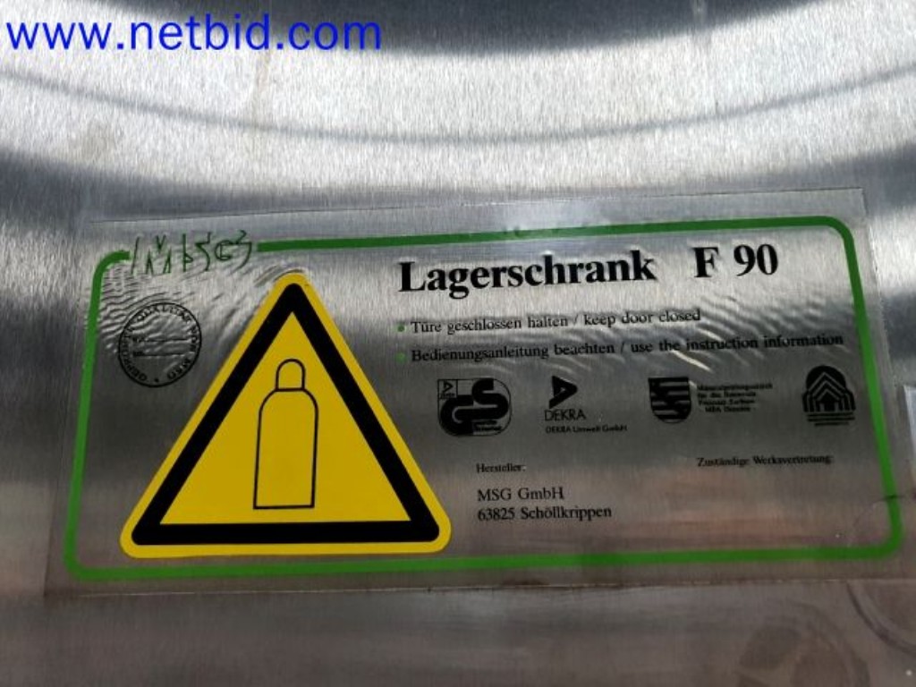 Lager, Analyse-Labor und Medizintechnik aus dem Bereich Containerumbau für mobile Labor und Medizin-Technik-2