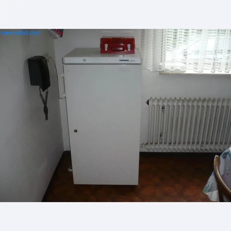 Stroje a systémy (povrchová úprava, práškové lakování, kalírna)-1