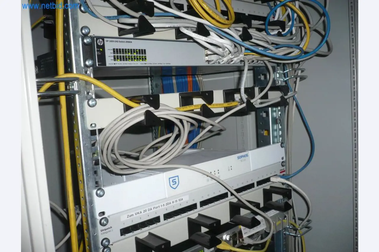 Stroje a systémy (povrchová úprava, práškové lakování, kalírna)-1