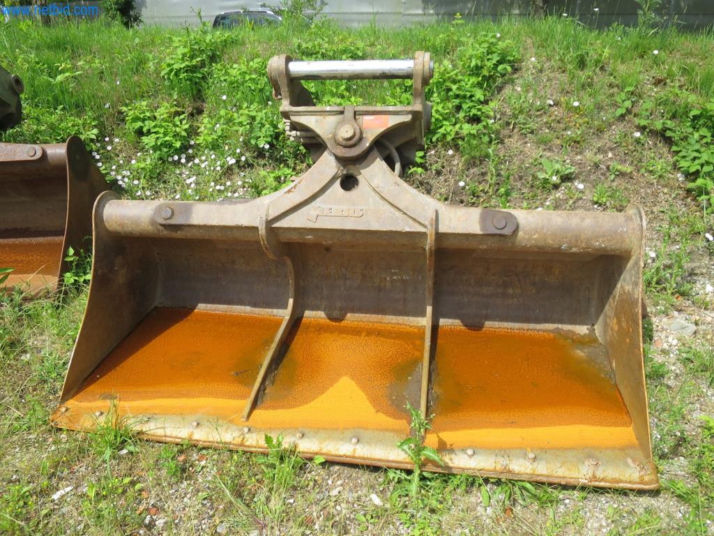 Baumaschinen und -fahrzeuge (Abbruch, Erdarbeiten und Recycling)-1