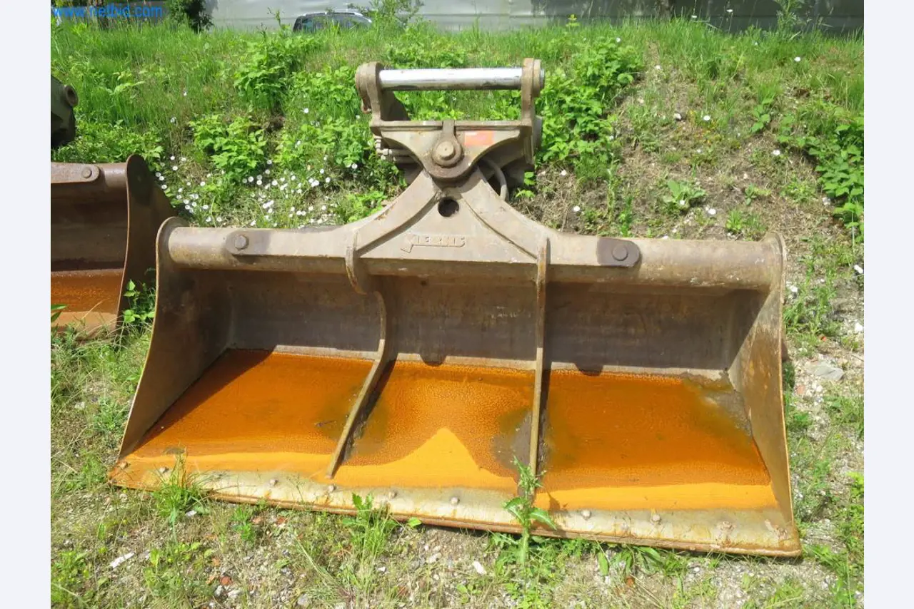 Baumaschinen und -fahrzeuge (Abbruch, Erdarbeiten und Recycling)-1