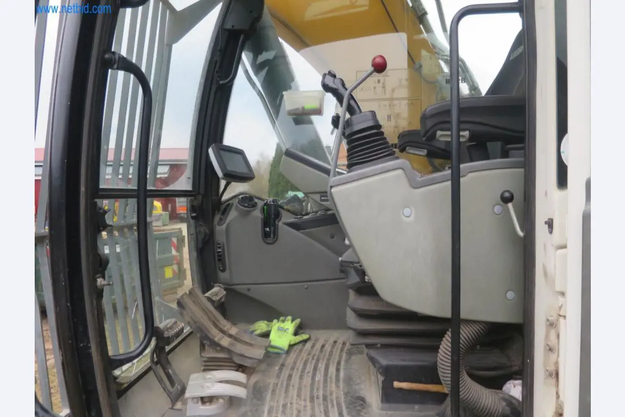 Baumaschinen und -fahrzeuge (Abbruch, Erdarbeiten und Recycling)-10