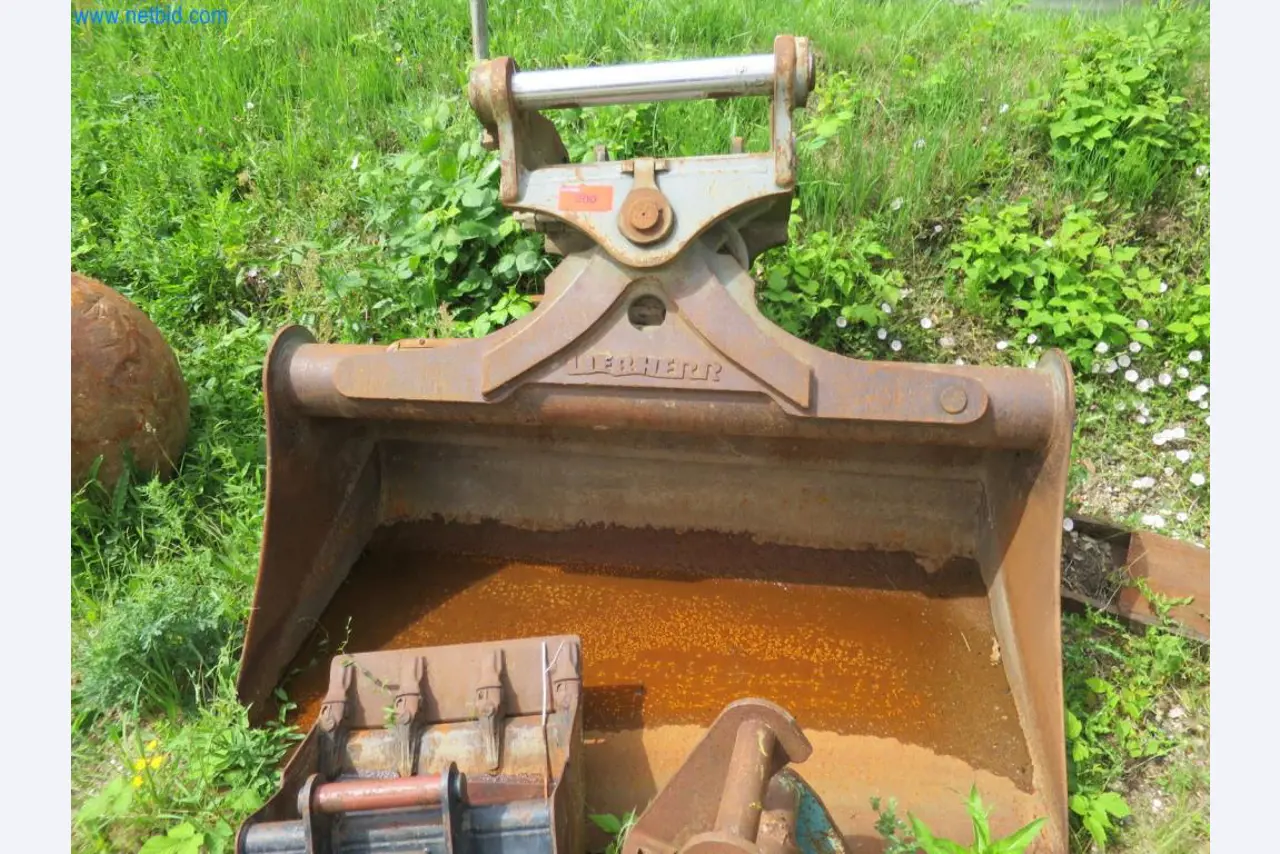 Stavební stroje a vozidla (demolice, zemní práce a recyklace)-1