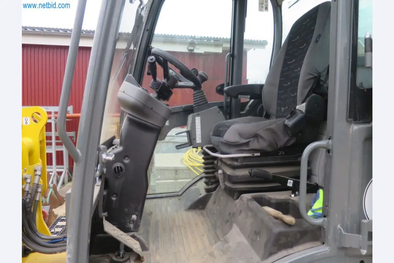 Baumaschinen und -fahrzeuge (Abbruch, Erdarbeiten und Recycling)-11