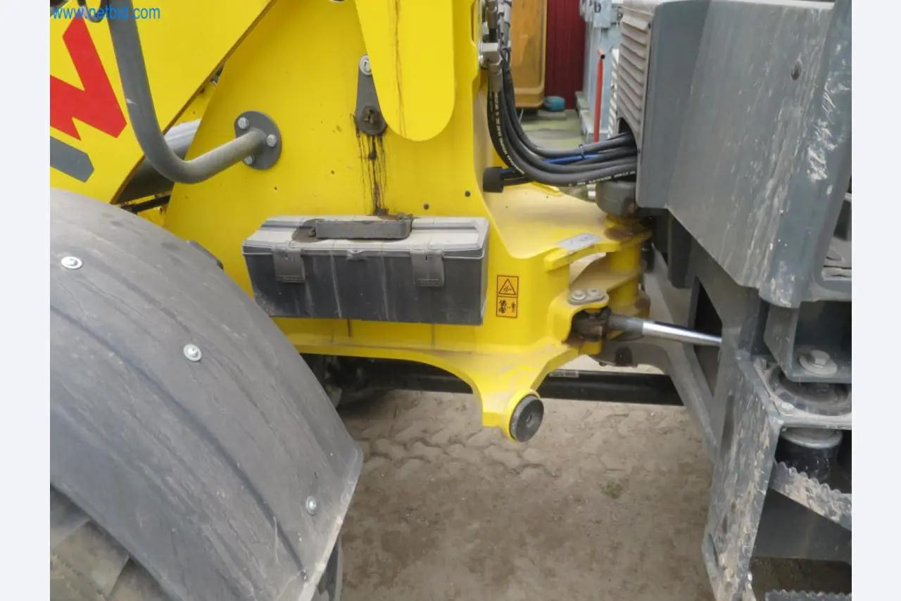 Baumaschinen und -fahrzeuge (Abbruch, Erdarbeiten und Recycling)-3