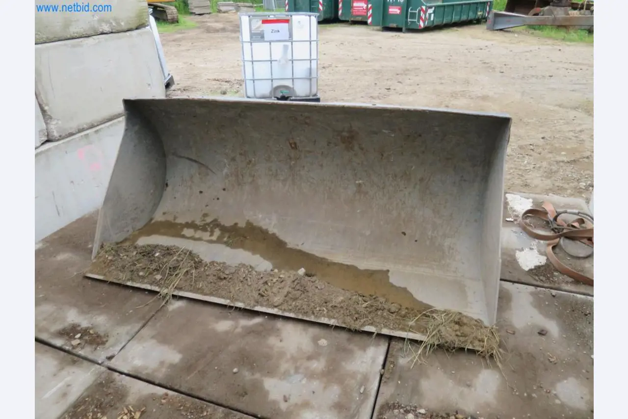 Baumaschinen und -fahrzeuge (Abbruch, Erdarbeiten und Recycling)-8