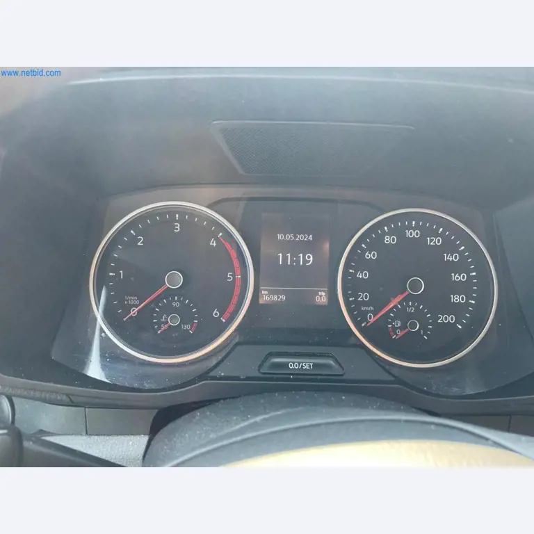 Vehículos de una empresa de transportes-3