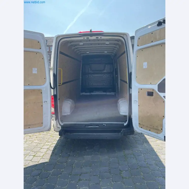 Vehículos de una empresa de transportes-9