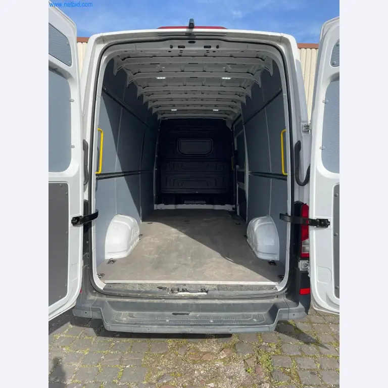Vehículos de una empresa de transportes-7