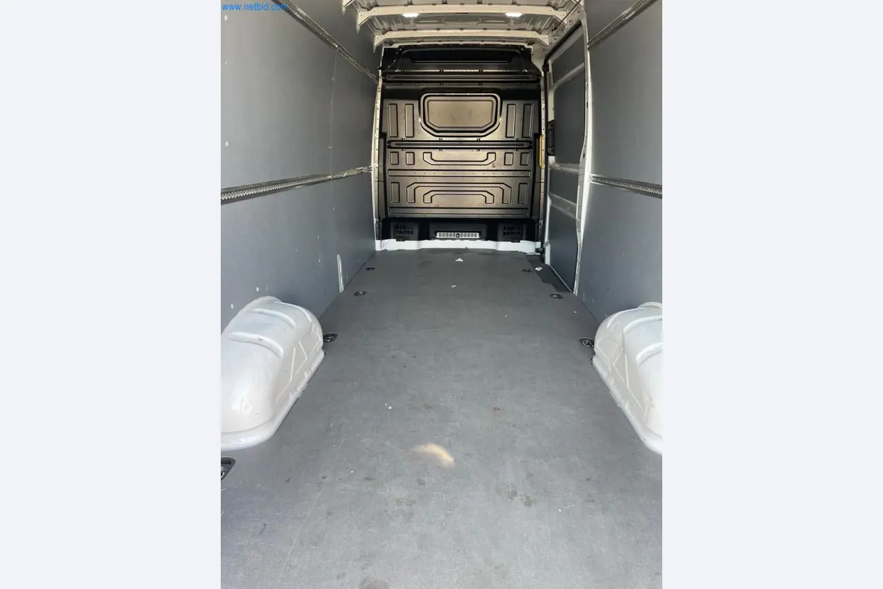 Vehículos de una empresa de transportes-10