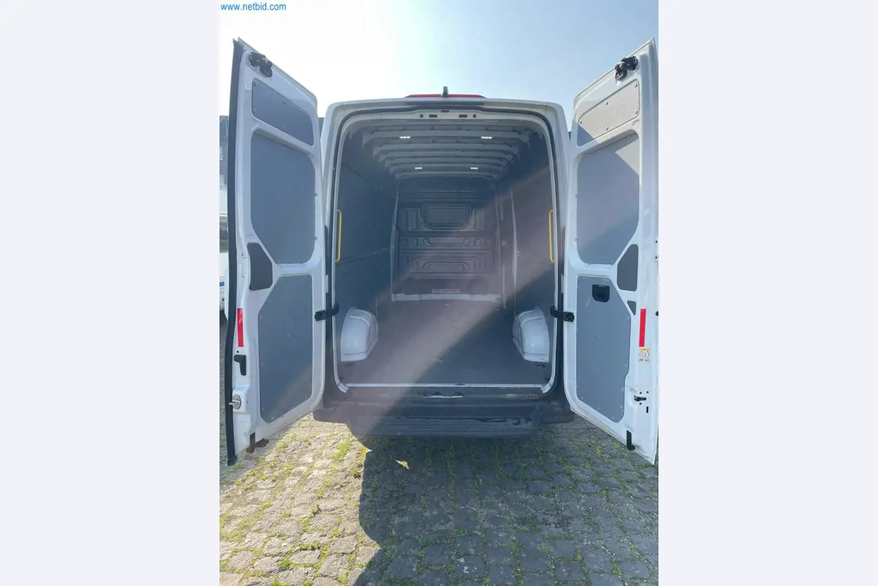 Vehículos de una empresa de transportes-9
