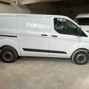 Transporter (dopłata może ulec zmianie) Ford Transit Custom 280 L1H1