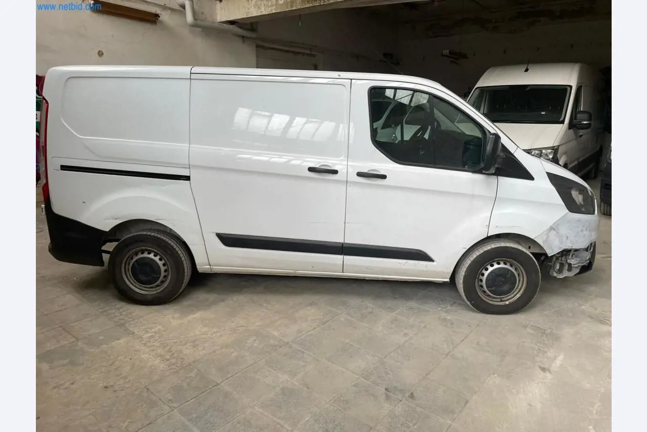 Vehículos de una empresa de transportes-1